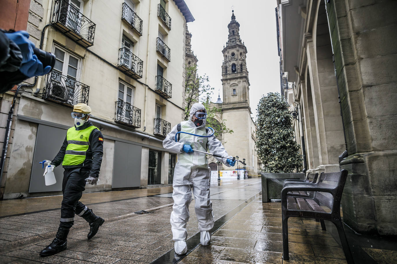 Fotos: La limpieza de la UME en Logroño