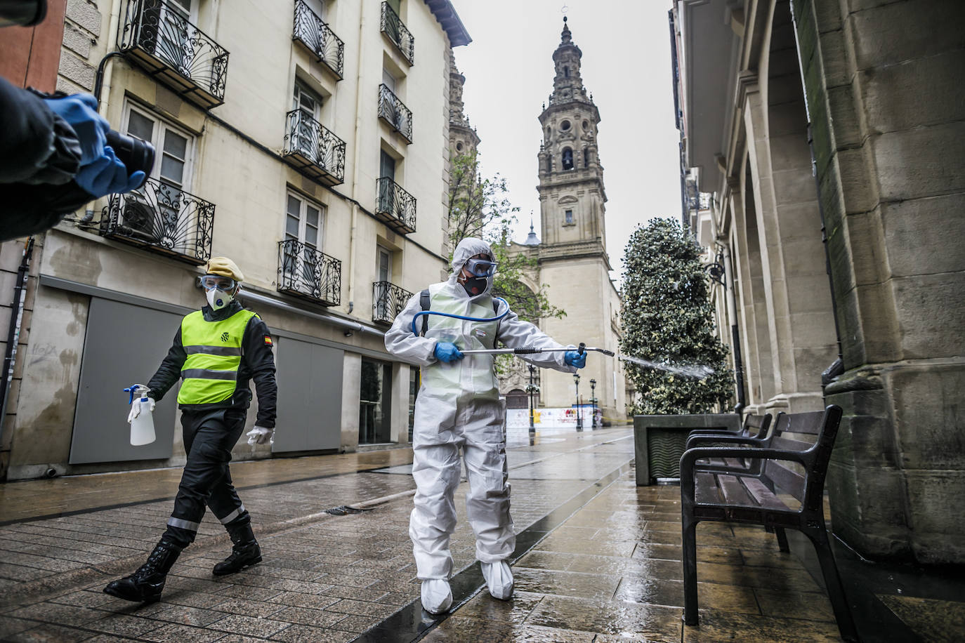 Fotos: La limpieza de la UME en Logroño