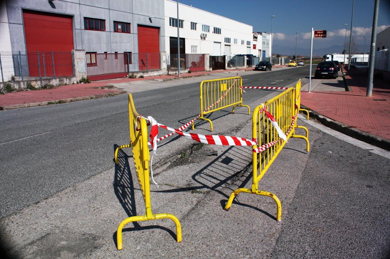 De momento se ha protegido la zona antes de arreglarlo. 