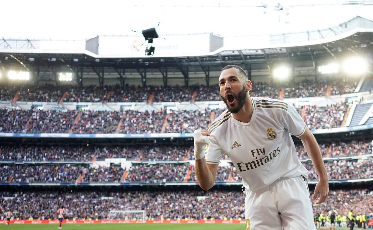 Benzema celebra el gol que le dio la victoria al Real Madrid sobre el Atlético en el derbi del 1 de febrero. 