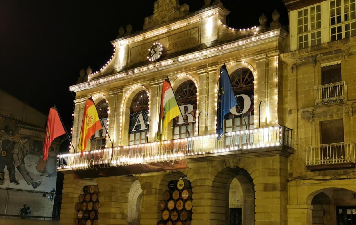 Fachada del Ayuntamiento de Haro durante la pasada Navidad. 
