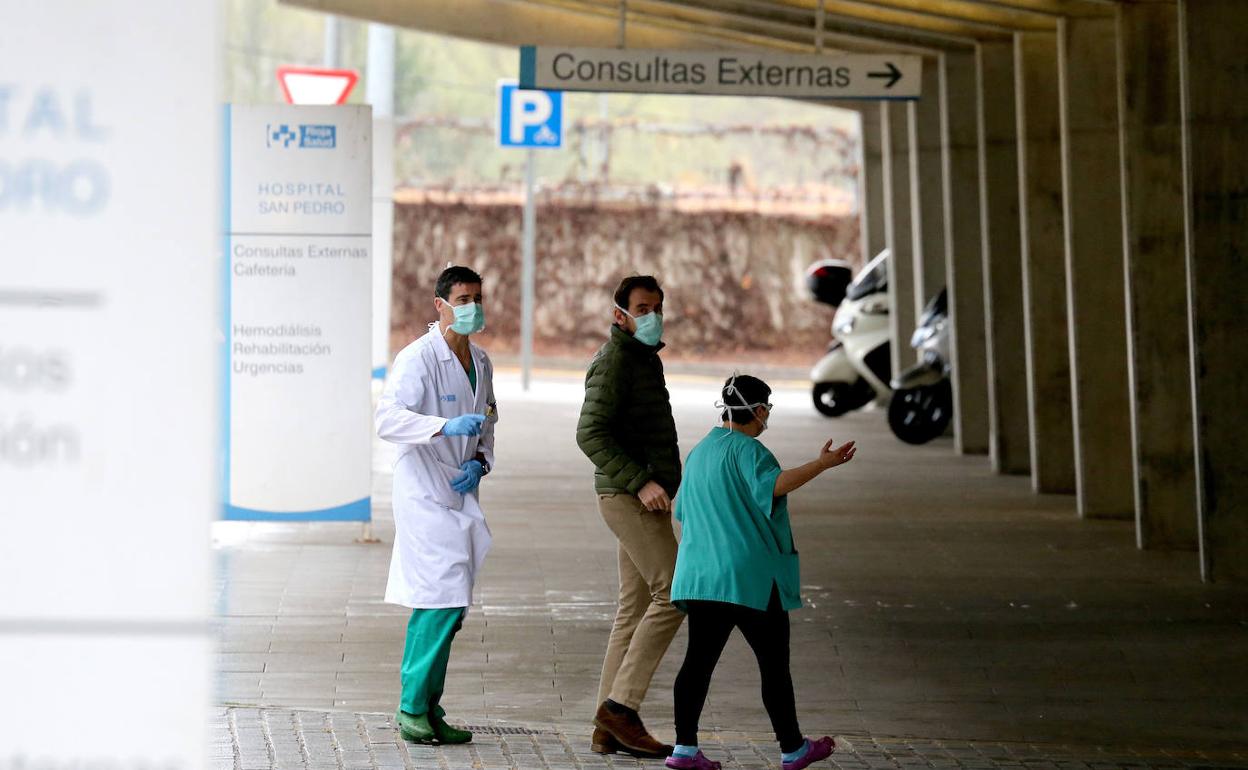 Exterior del Hospital San Pedro.