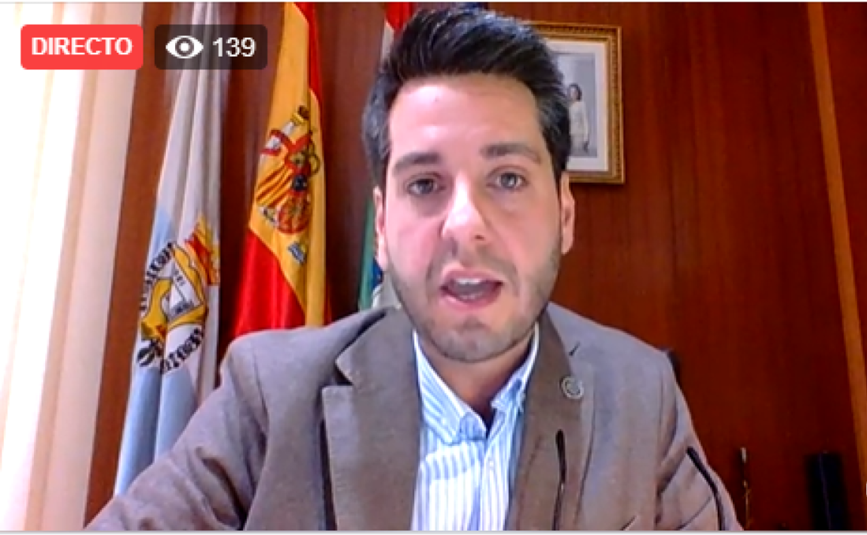 El alcalde de Arnedo, Javier García, durante su comparecencia.