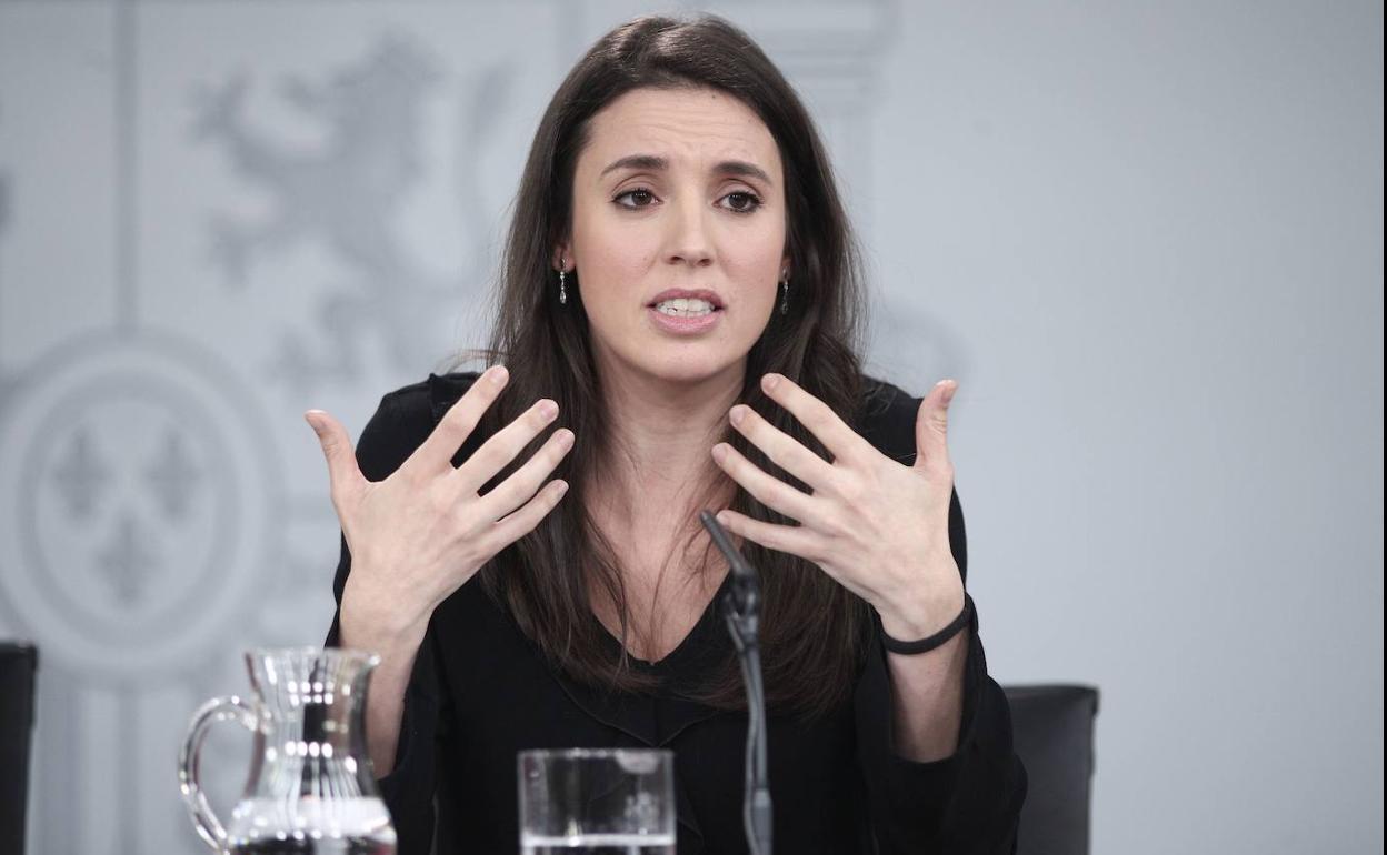 La ministra Irene Montero comparece tras el Consejo de Ministros del 18 de febrero.