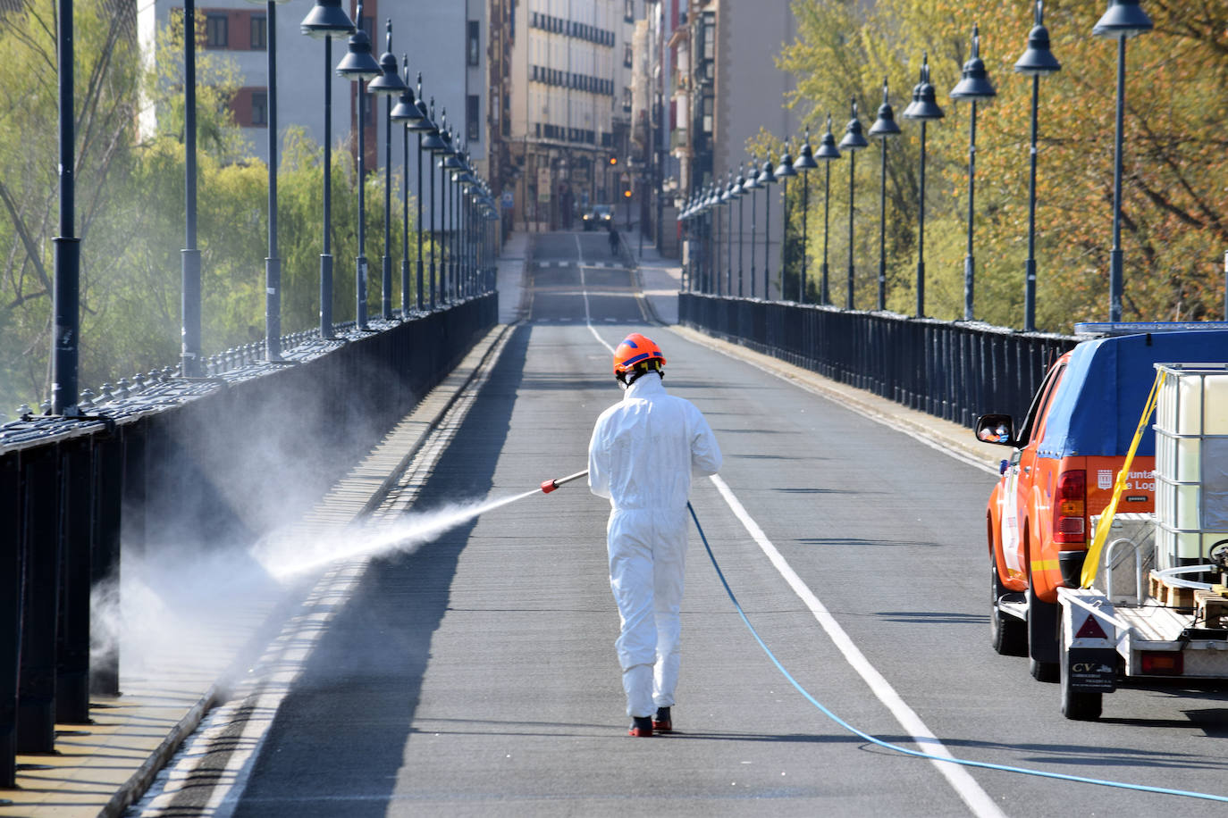 Brigadas municipales. Así trabajan los equipos de limpieza y desinfección del Ayuntamiento de Logroño frente al coronavirus