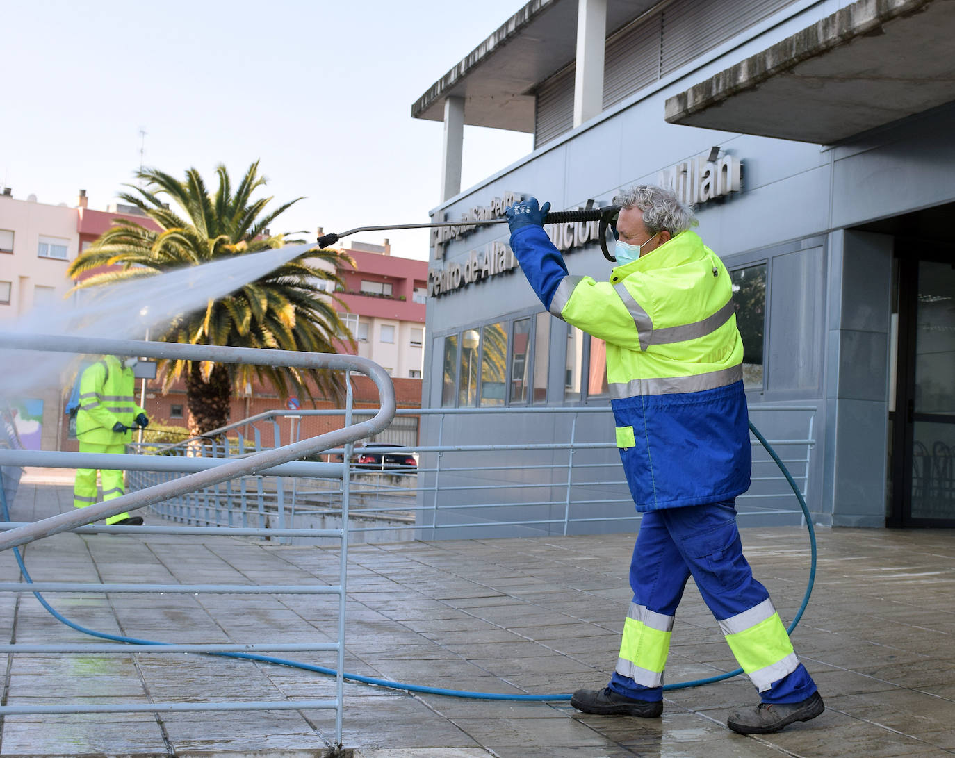 Brigadas municipales. Así trabajan los equipos de limpieza y desinfección del Ayuntamiento de Logroño frente al coronavirus
