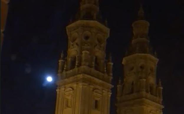 La superluna rosa de abril, sobre La Redonda