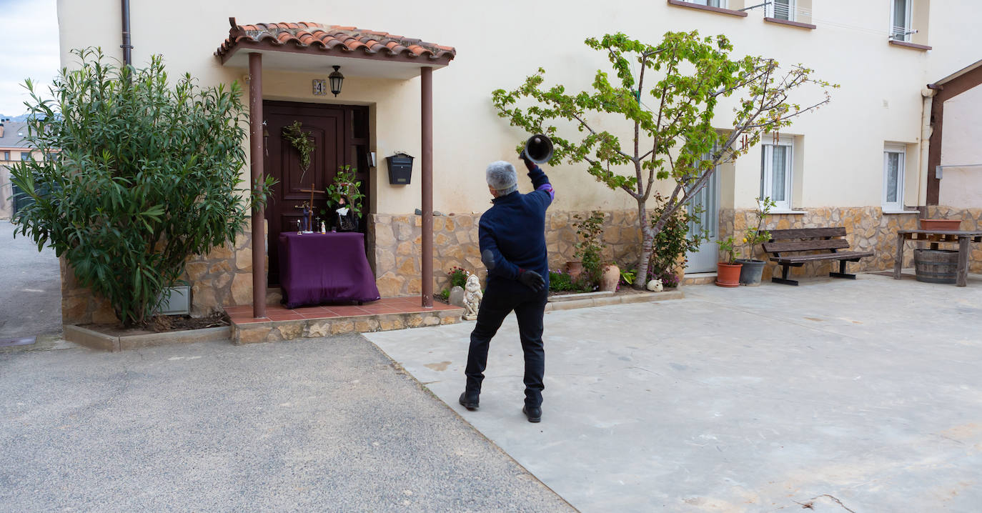 El coronavirus no impide el toque de campana en San Vicente