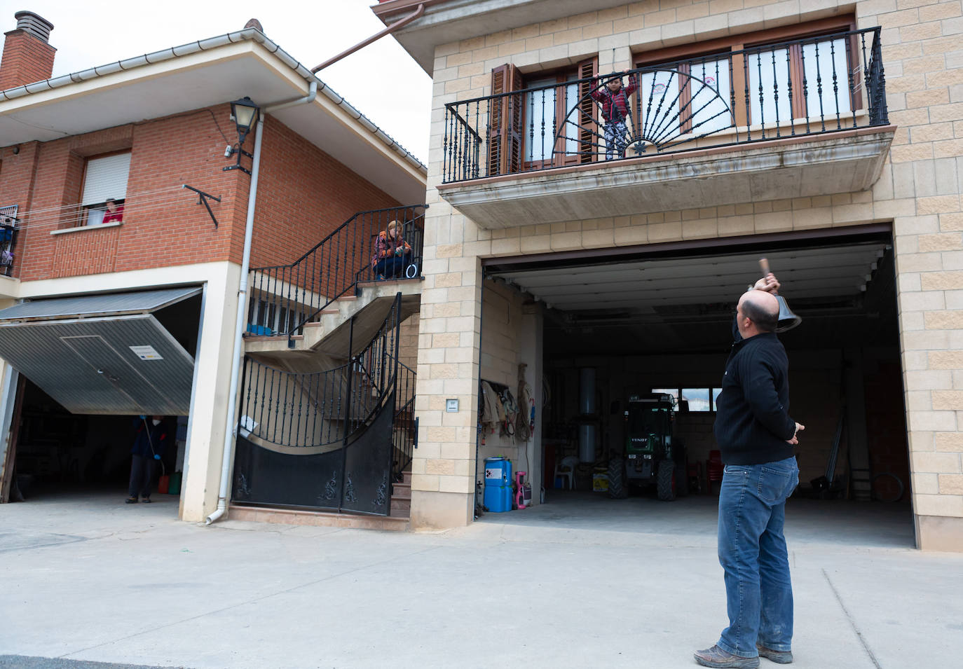 El coronavirus no impide el toque de campana en San Vicente