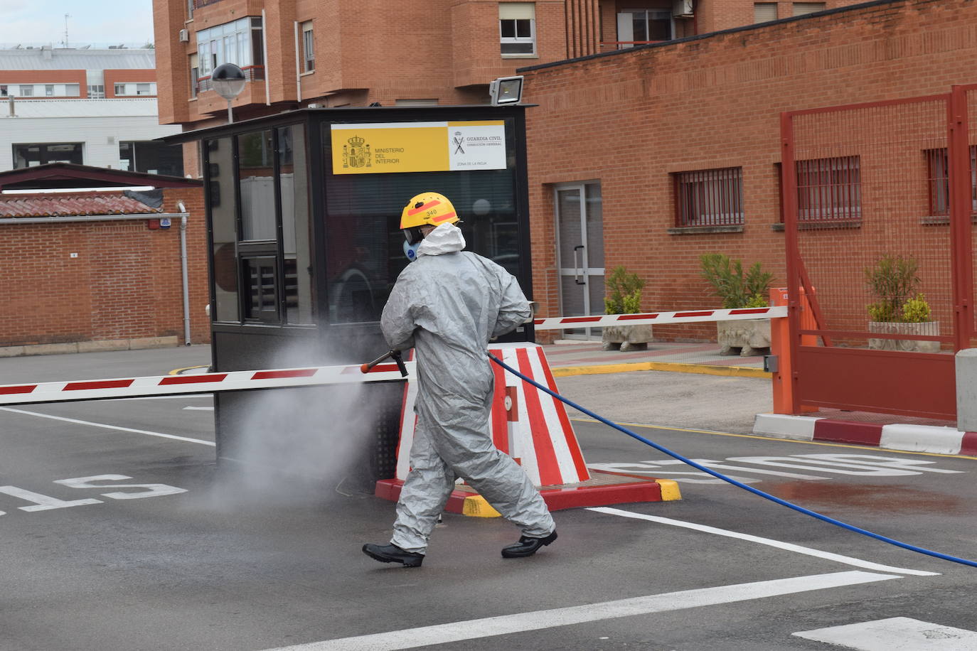 Los bomberos de Logroño se han reinventado para colaborar con las brigadas de Protección Civil y de la UTE Logroño Limpio 