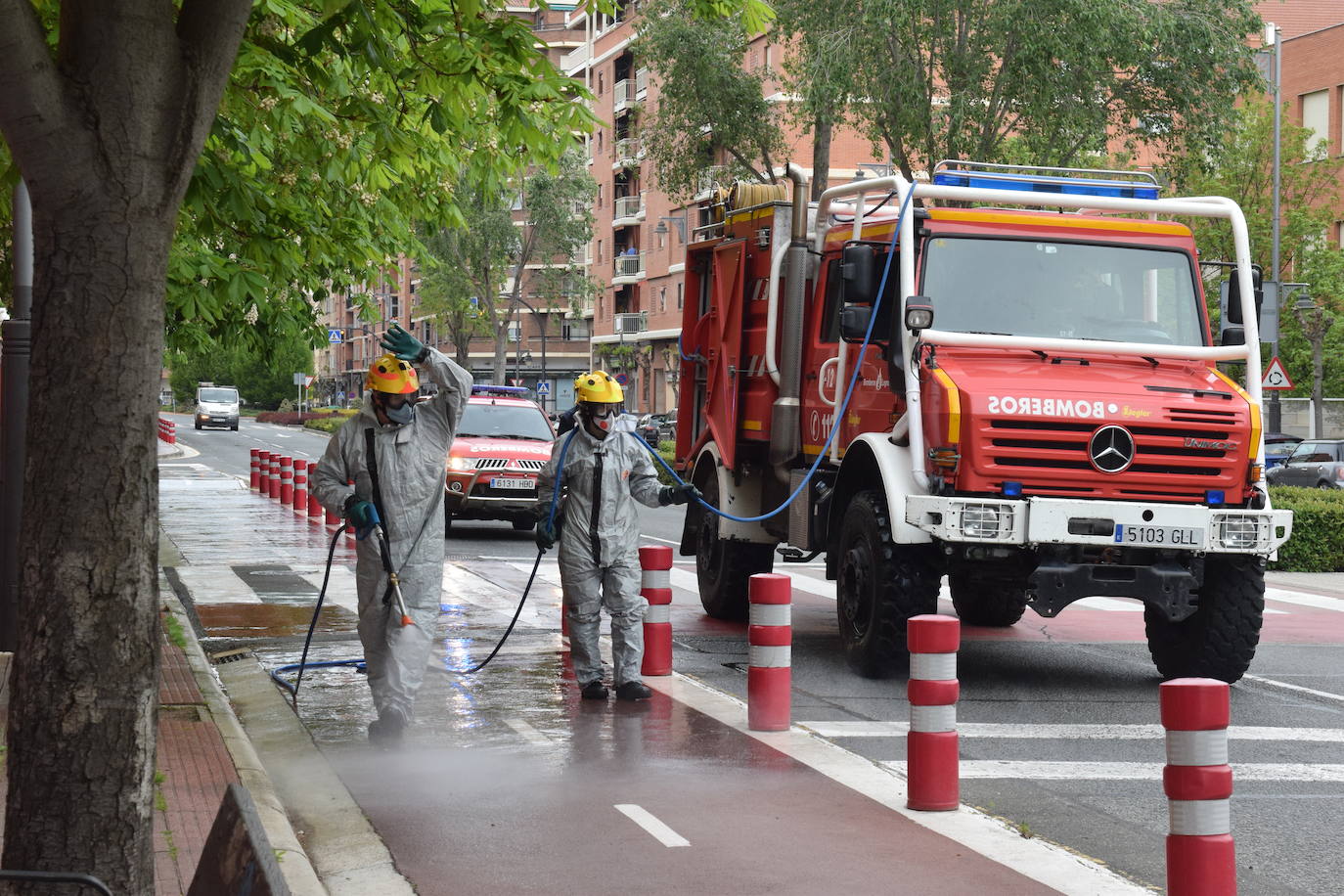 Los bomberos de Logroño se han reinventado para colaborar con las brigadas de Protección Civil y de la UTE Logroño Limpio 