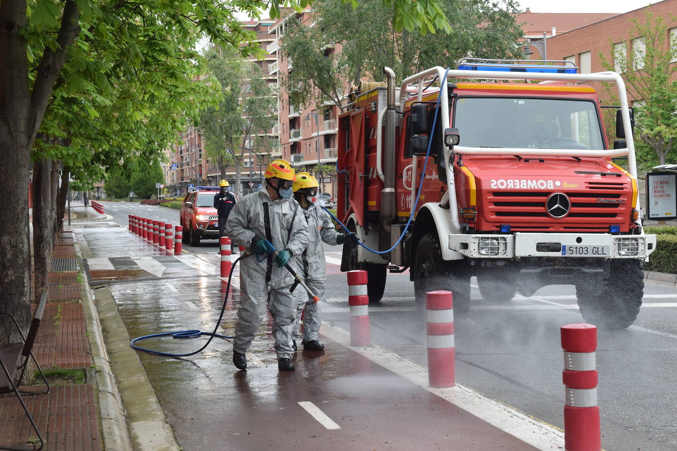 Los bomberos de Logroño se han reinventado para colaborar con las brigadas de Protección Civil y de la UTE Logroño Limpio 