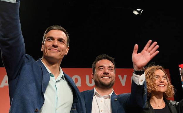 Pedro Sánchez junto a Alex Pastor y Meritxell Batet, en un acto de campaña de las pasadas elecciones generales en Badalona.