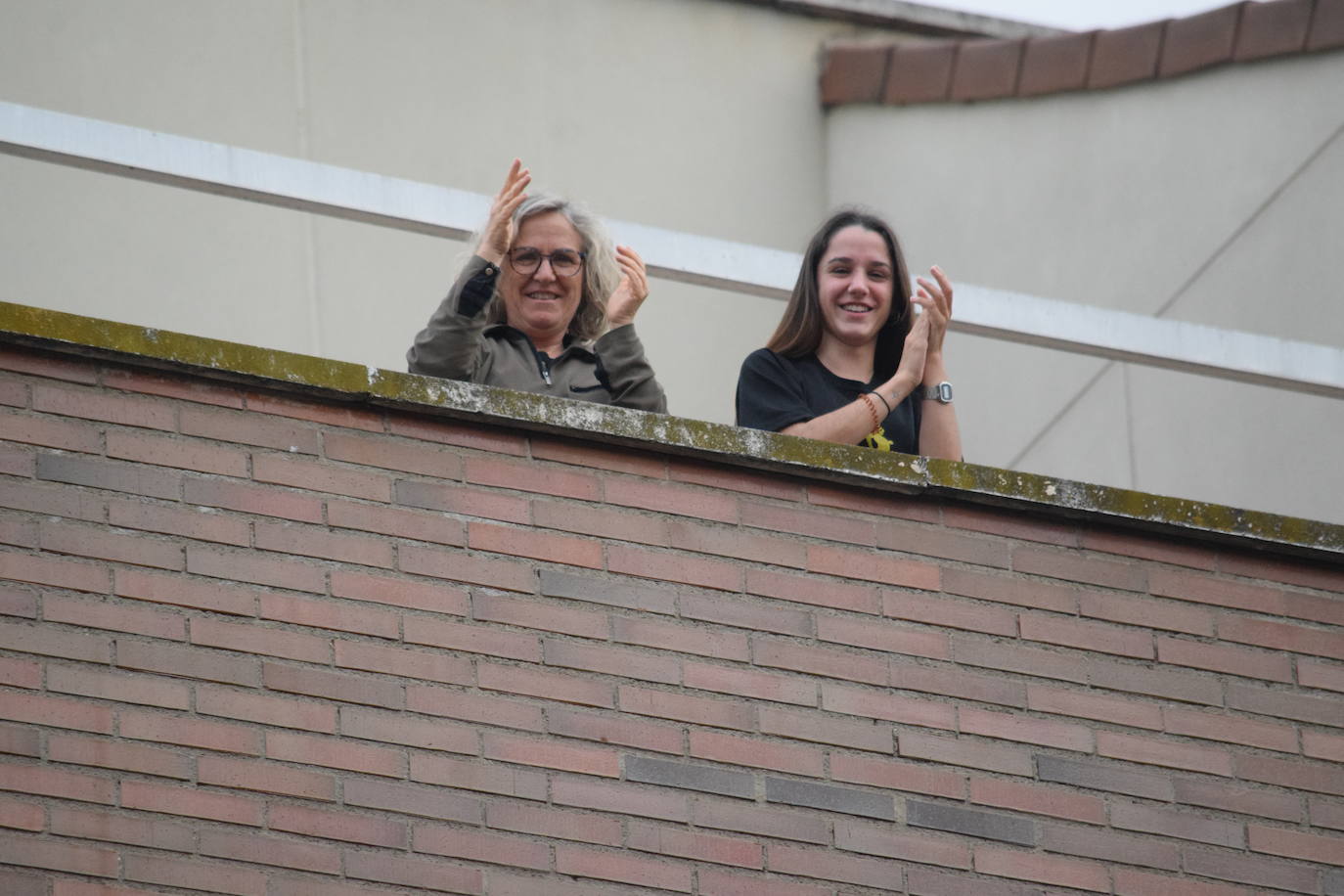 Este sábado 25 de abril, como el primer día, Logroño sigue homenajeando a los sanitarios.