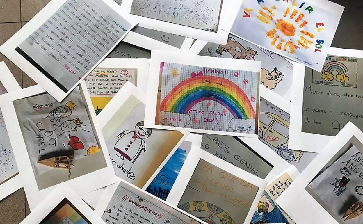 Coronavirus en La Rioja: Los niños de Anguiano animan a sus mayores en el confinamiento