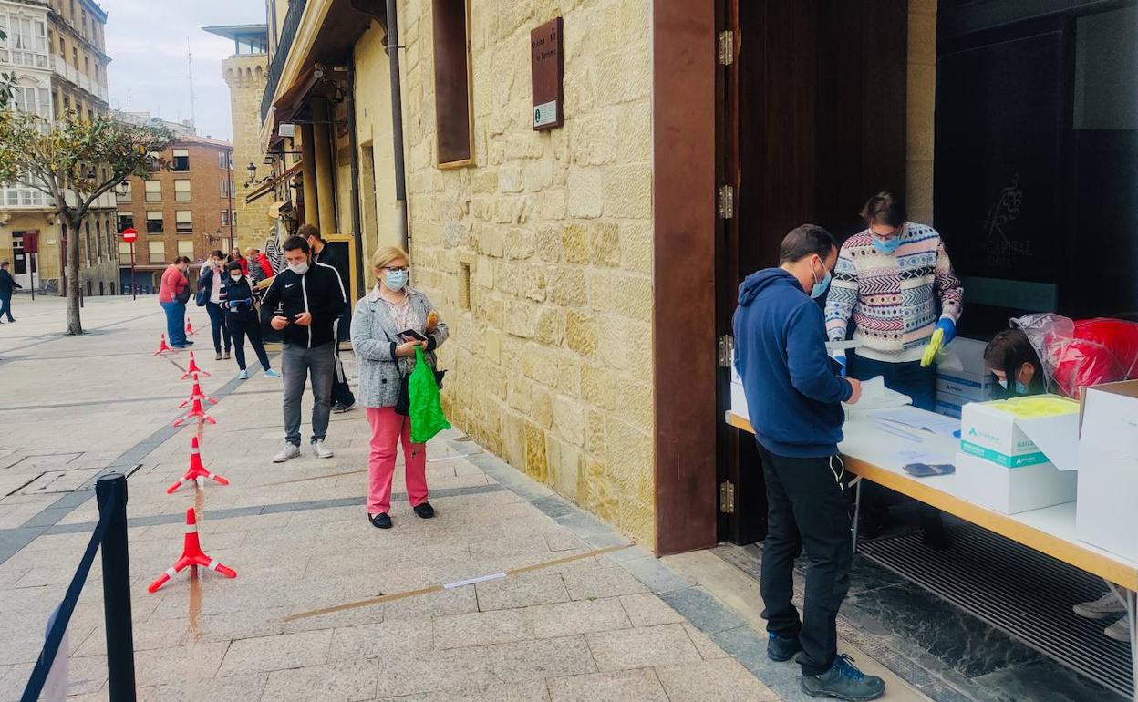 Reparto de pantallas protectoras en Haro.