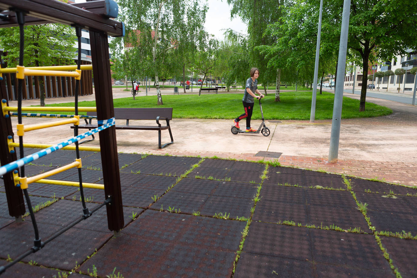 Los menores de 14 años han podido salir este domingo a dar un paseo de una hora.