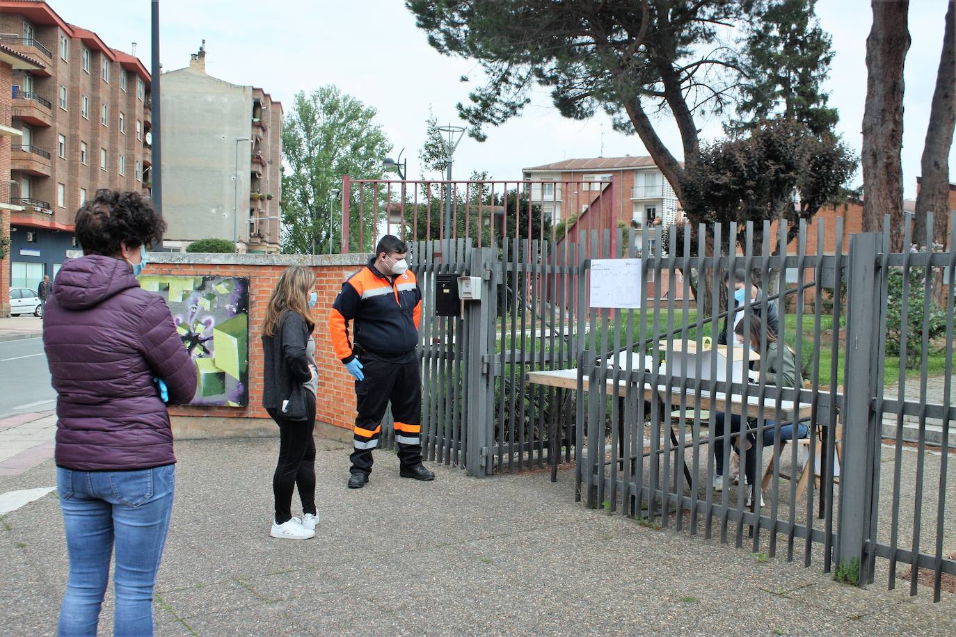 Nájera es uno de los lugares donde este domingo se han comenzado a repartir las pantallas protectoras para los niños.