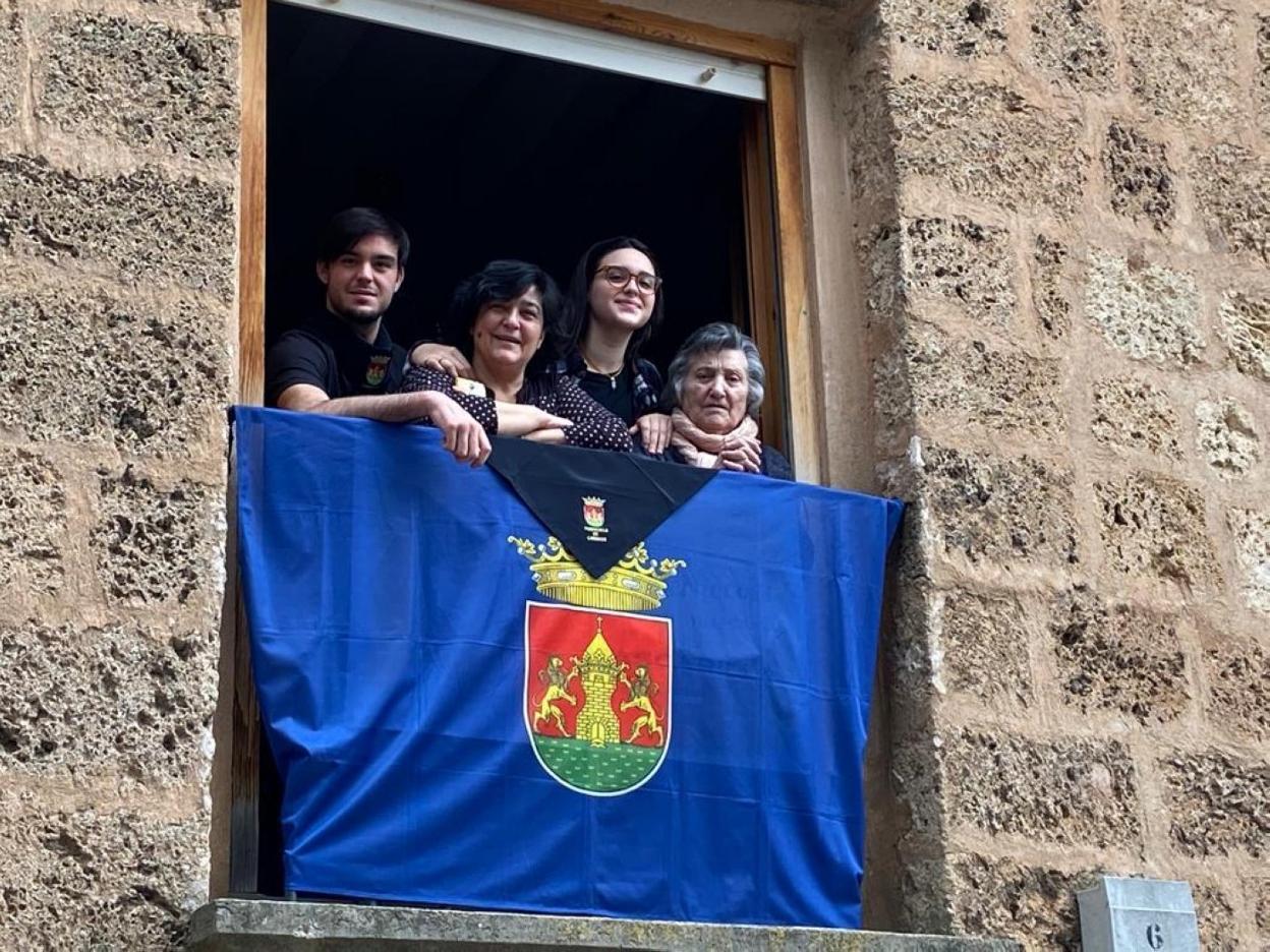 Coronavirus en La Rioja:Torrecilla honra a los fallecidos con tres minutos de silencio