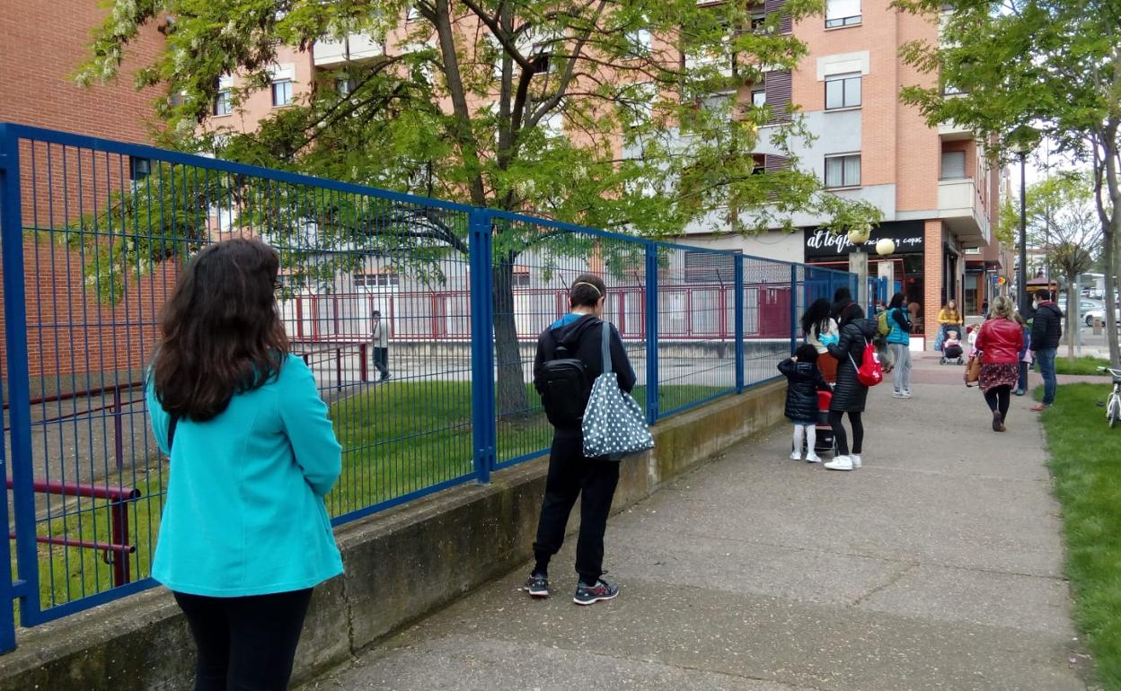 Fila en el colegio Gonzalo de Berceo, de Cascajos.