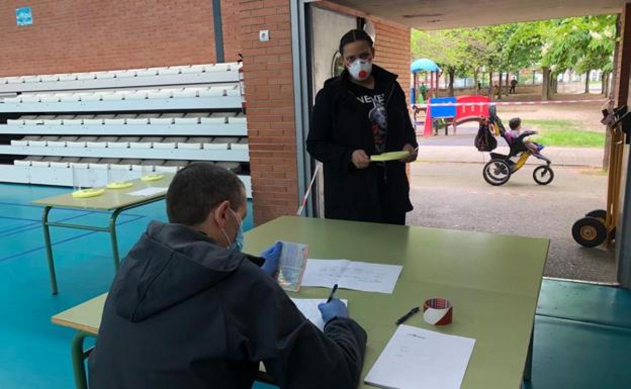 Reparto en el polideportivo Espartero..