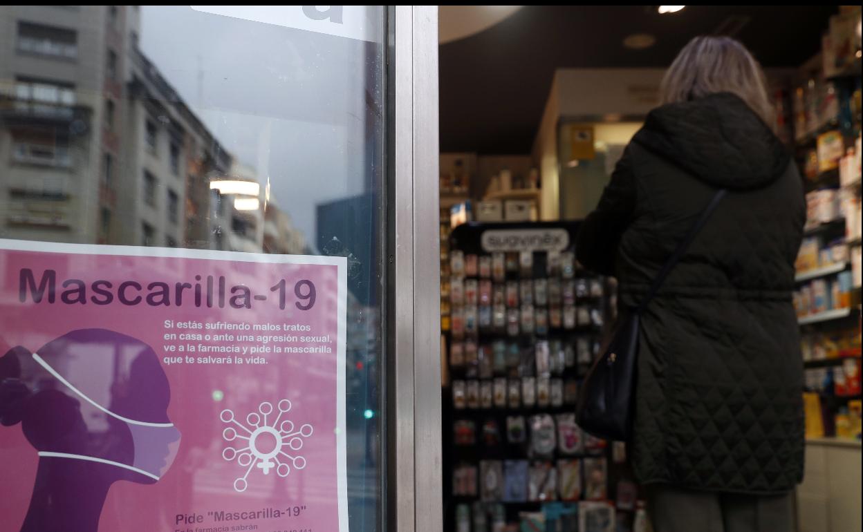 Cartel de la 'Mascarilla-19' para ayudar en las farmacias a mujeres víctimas de la violencia machista.