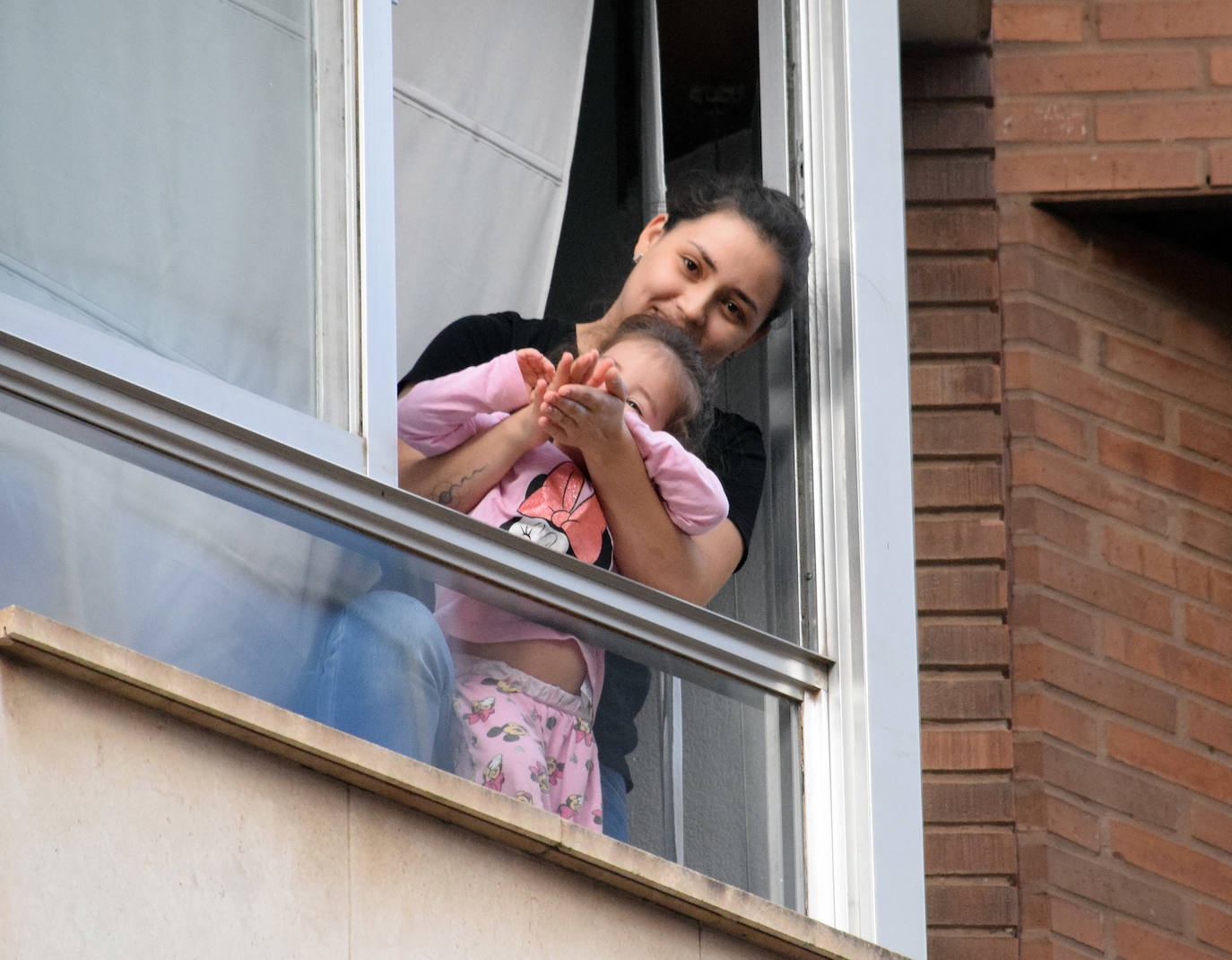 Los ciudadanos siguen mostrando su respeto a quienes están en primera línea de esta lucha contra el coronavirus 