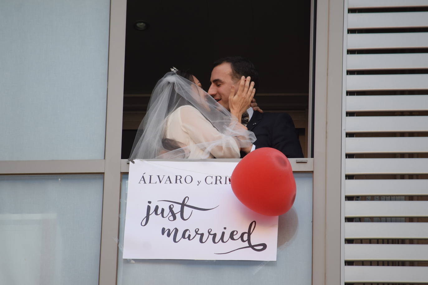 Los ciudadanos no faltan a su cita en los balcones, esta vez con un evento muy especial en urbanización electra