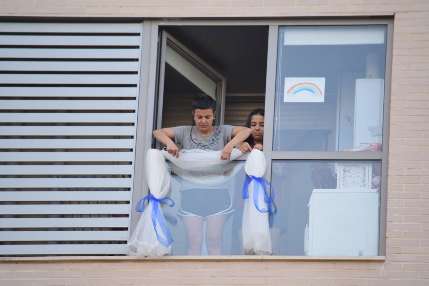 Los ciudadanos no faltan a su cita en los balcones, esta vez con un evento muy especial en urbanización electra