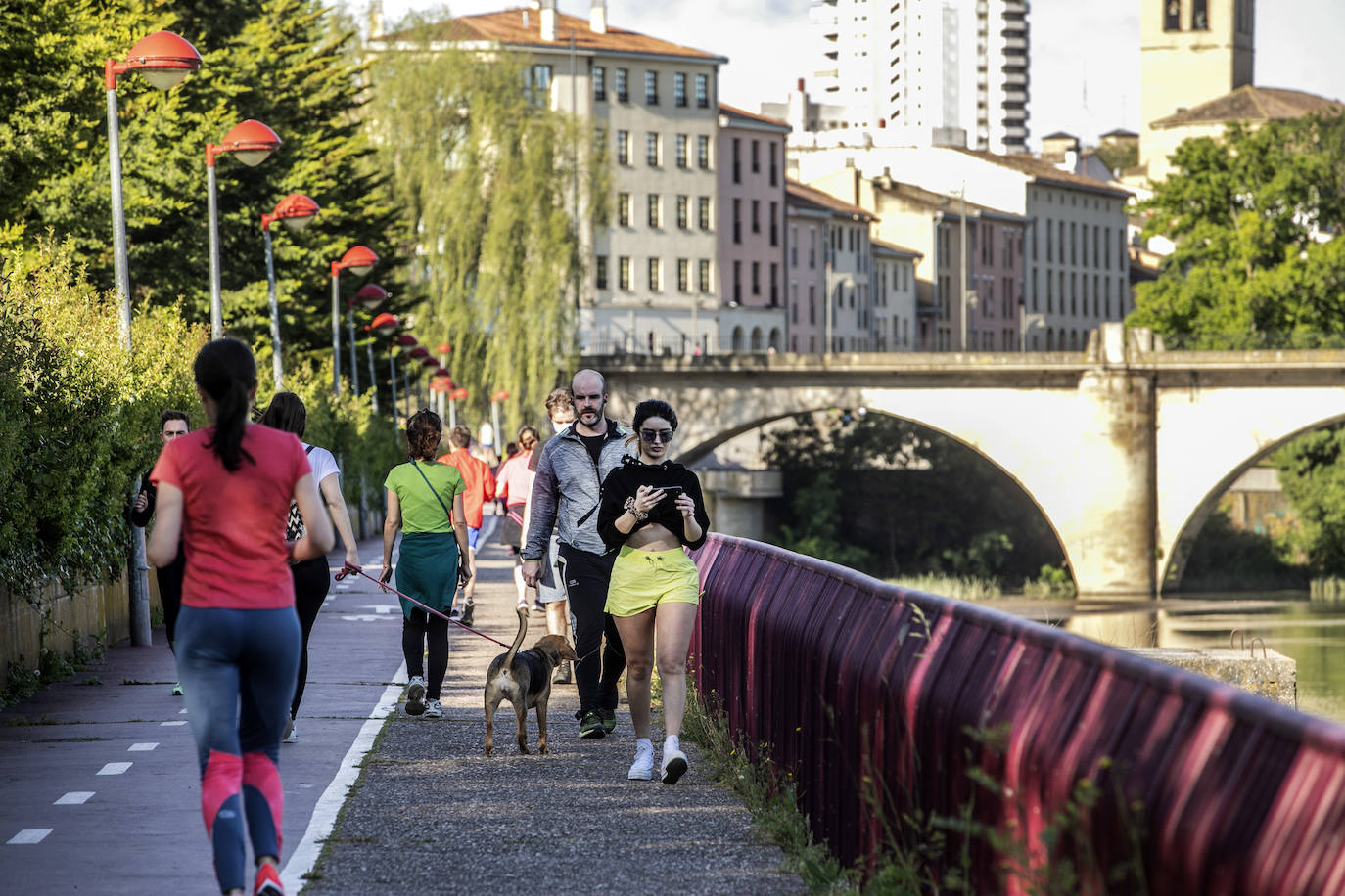 Fotos: Logroño sale a la calle a pasear y a hacer deporte