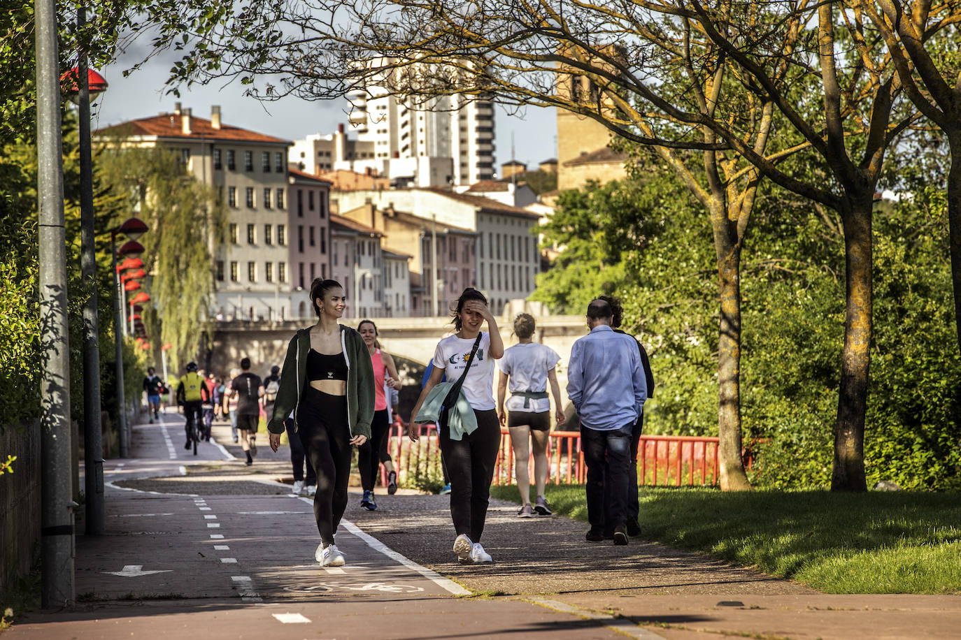 Fotos: Logroño sale a la calle a pasear y a hacer deporte