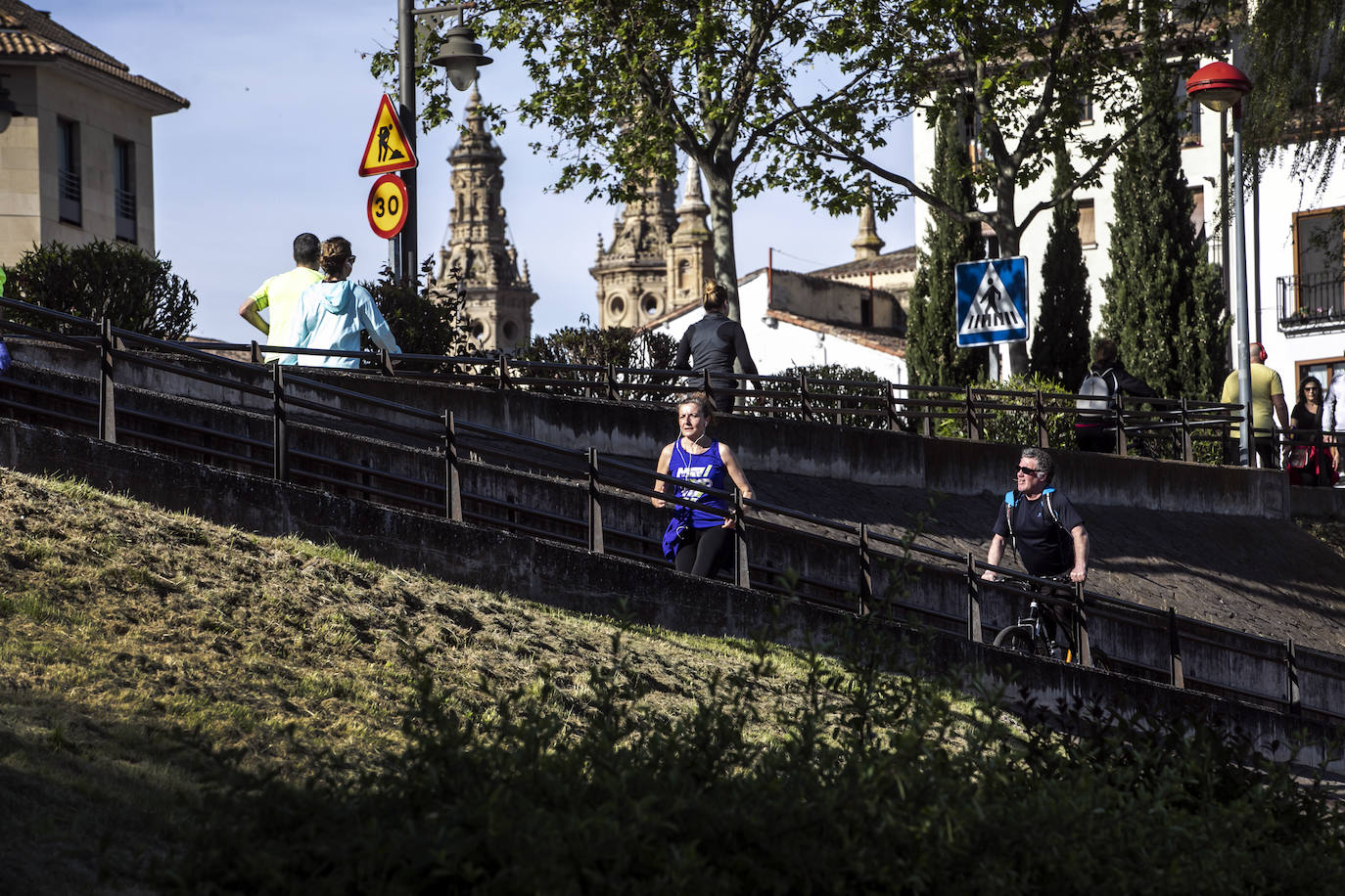 Fotos: Logroño sale a la calle a pasear y a hacer deporte