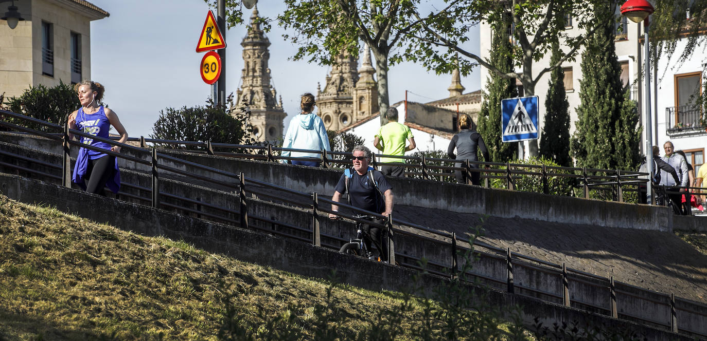 Fotos: Logroño sale a la calle a pasear y a hacer deporte