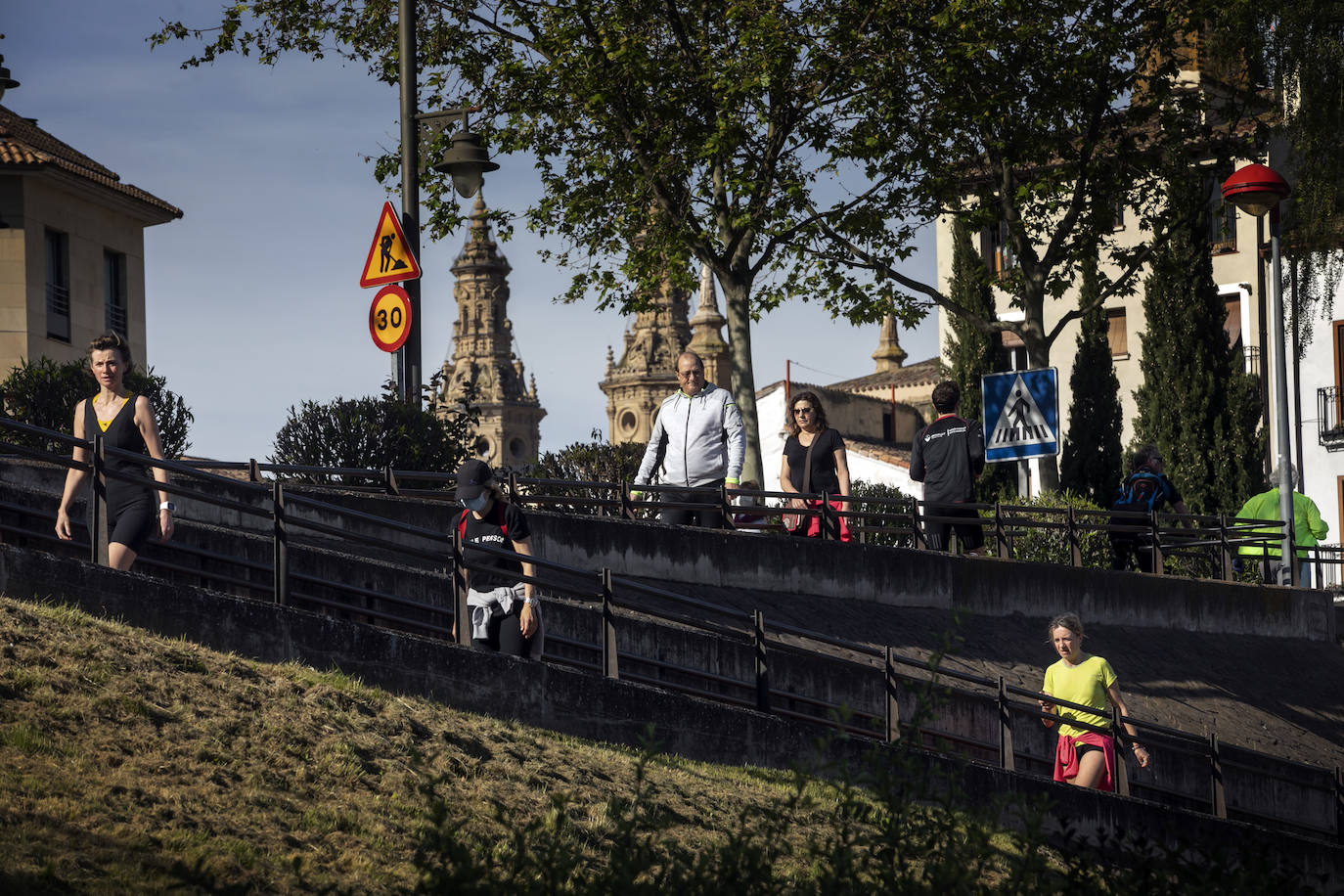 Fotos: Logroño sale a la calle a pasear y a hacer deporte