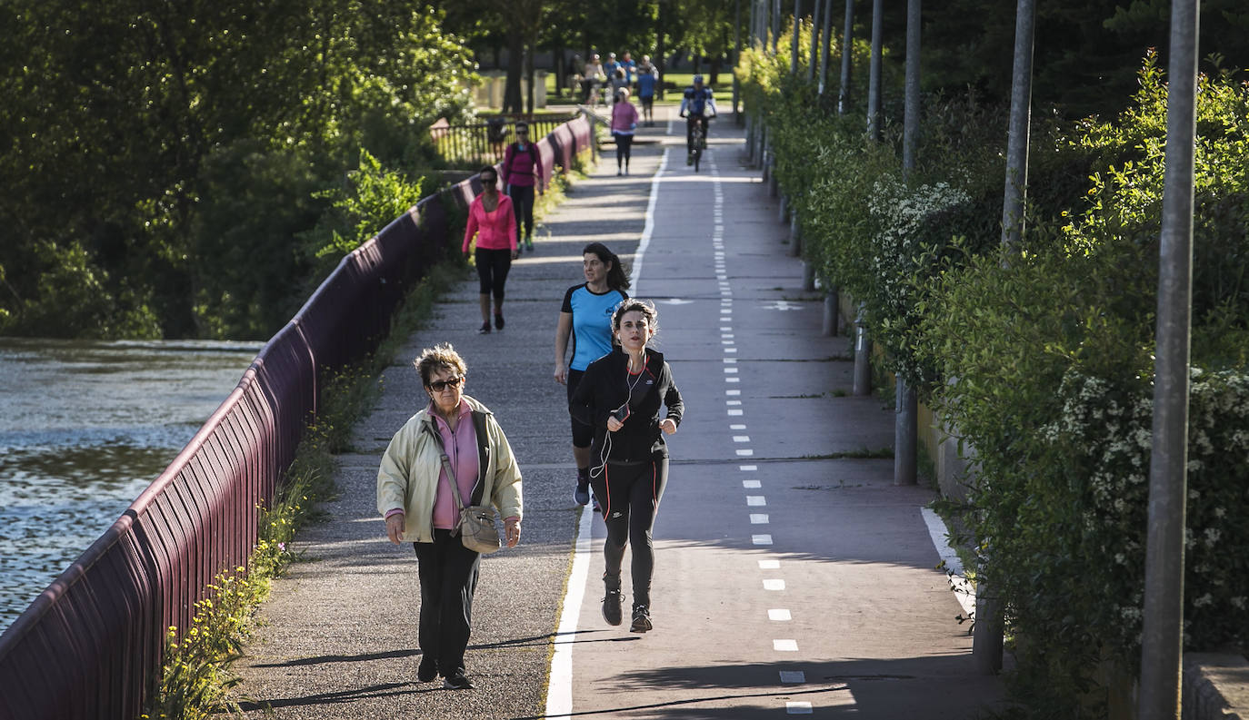 Fotos: Logroño sale a la calle a pasear y a hacer deporte