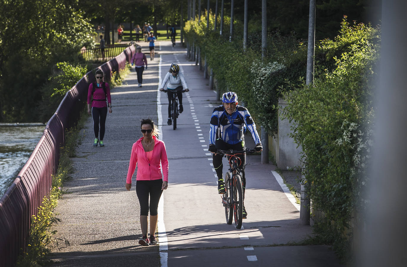 Fotos: Logroño sale a la calle a pasear y a hacer deporte