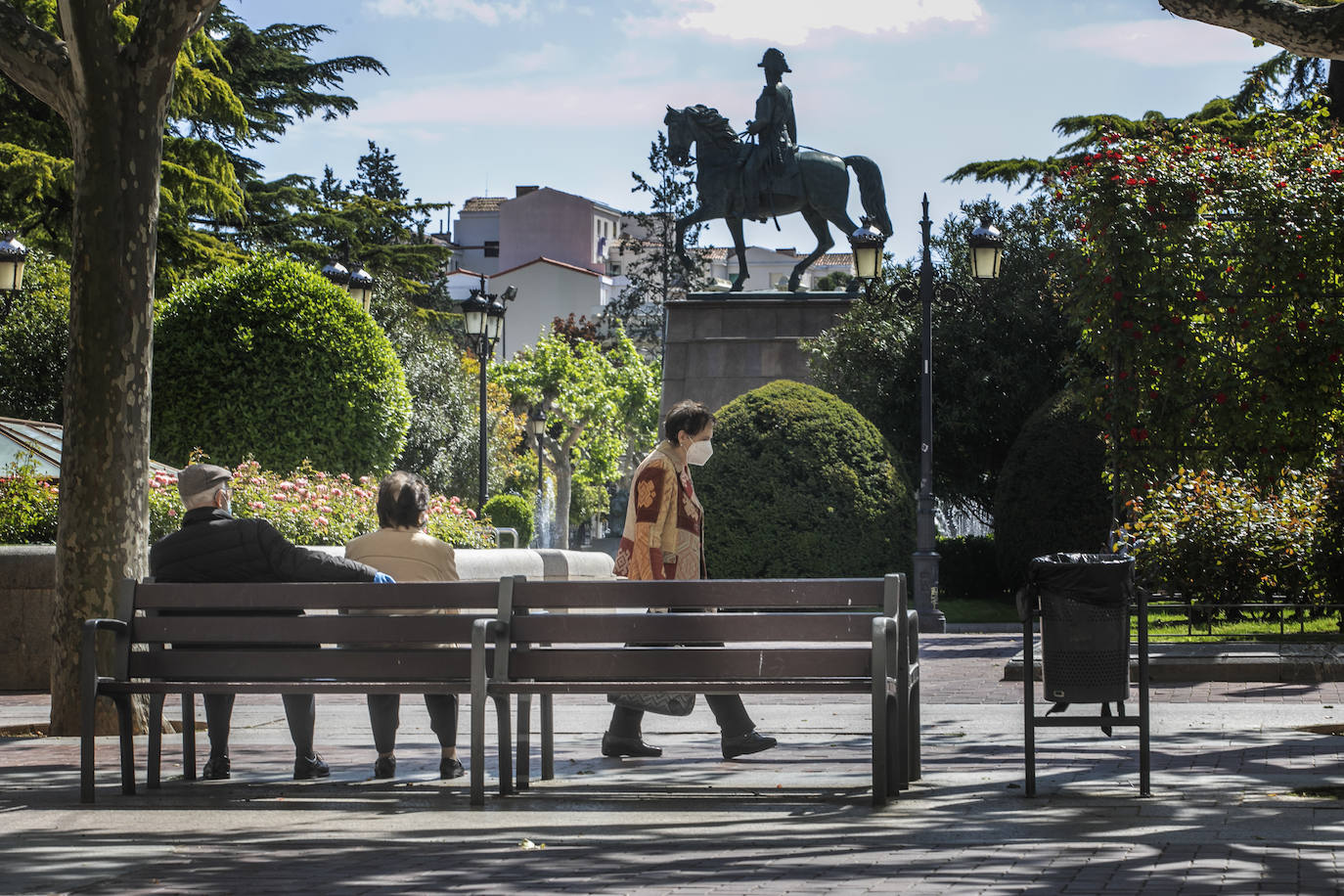 Fotos: Logroño sale a la calle a pasear y a hacer deporte