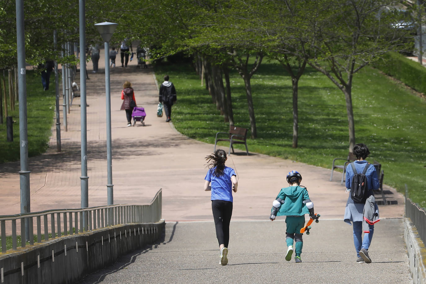 Fotos: Logroño sale a la calle a pasear y a hacer deporte