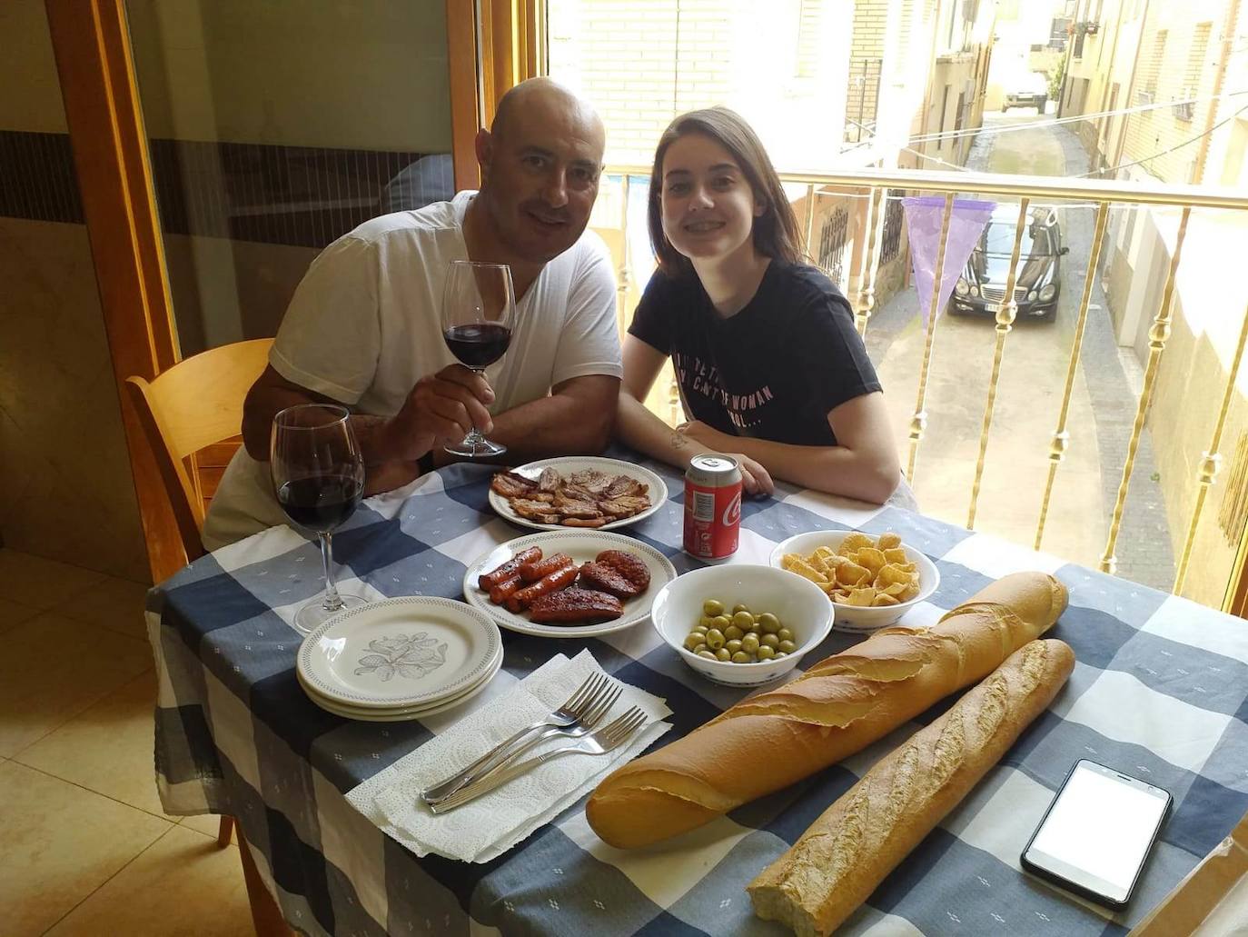 La semana pasada Rincón de Olivedo celebró San Pedro Mártir de Verona. El programa incluyó misa por Facebook, disfraces, gincana, ronda, almuerzo y 'pobre de mí' en los balcones.