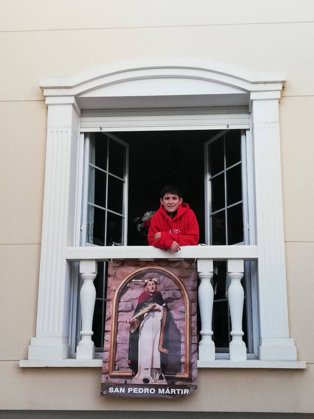 La semana pasada Rincón de Olivedo celebró San Pedro Mártir de Verona. El programa incluyó misa por Facebook, disfraces, gincana, ronda, almuerzo y 'pobre de mí' en los balcones.