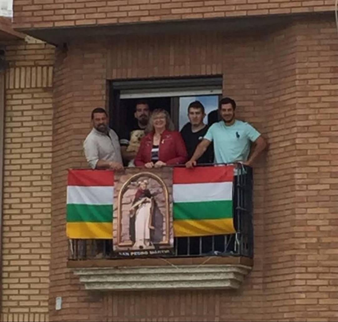 La semana pasada Rincón de Olivedo celebró San Pedro Mártir de Verona. El programa incluyó misa por Facebook, disfraces, gincana, ronda, almuerzo y 'pobre de mí' en los balcones.