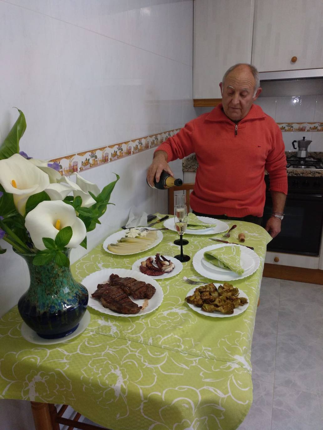 La semana pasada Rincón de Olivedo celebró San Pedro Mártir de Verona. El programa incluyó misa por Facebook, disfraces, gincana, ronda, almuerzo y 'pobre de mí' en los balcones.