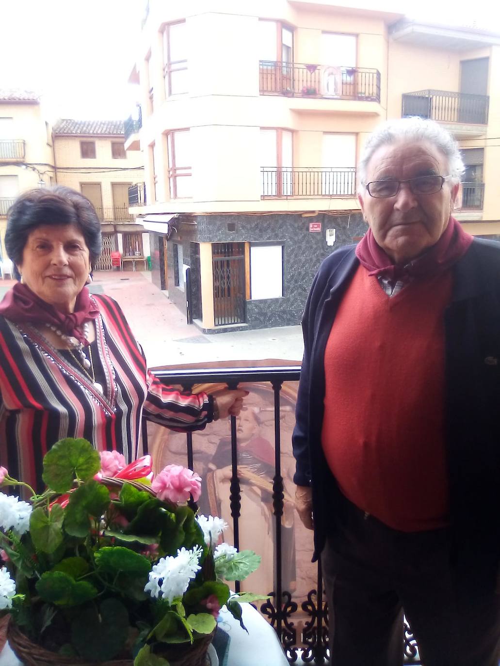 La semana pasada Rincón de Olivedo celebró San Pedro Mártir de Verona. El programa incluyó misa por Facebook, disfraces, gincana, ronda, almuerzo y 'pobre de mí' en los balcones.