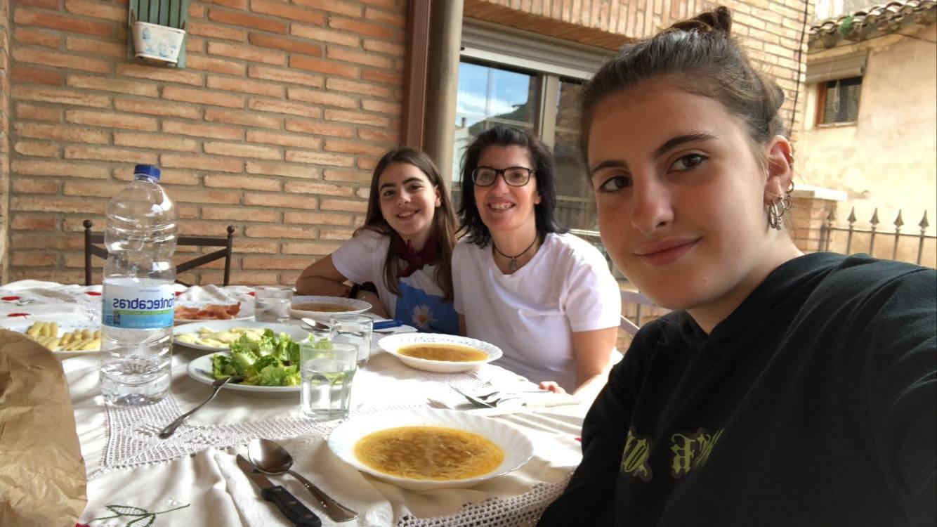 La semana pasada Rincón de Olivedo celebró San Pedro Mártir de Verona. El programa incluyó misa por Facebook, disfraces, gincana, ronda, almuerzo y 'pobre de mí' en los balcones.