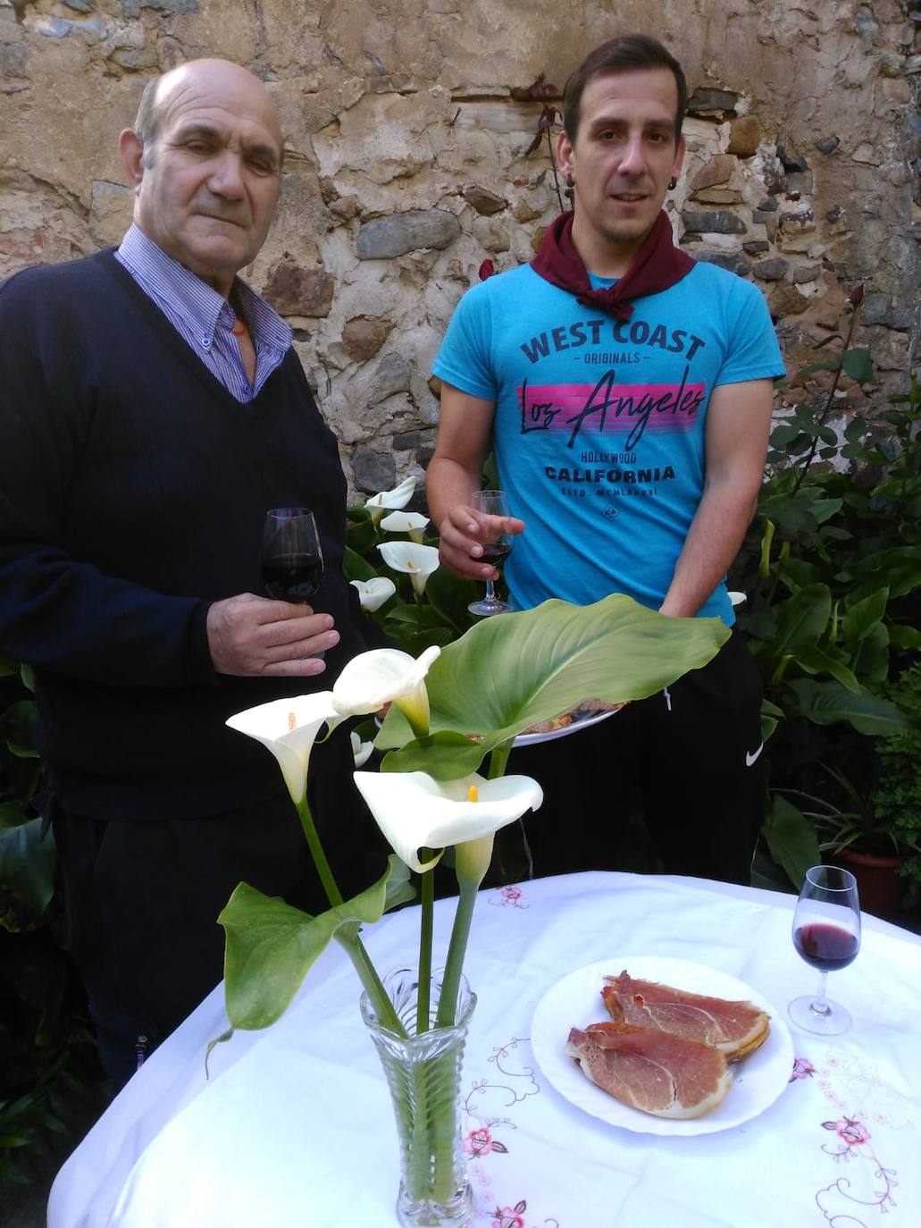 La semana pasada Rincón de Olivedo celebró San Pedro Mártir de Verona. El programa incluyó misa por Facebook, disfraces, gincana, ronda, almuerzo y 'pobre de mí' en los balcones.