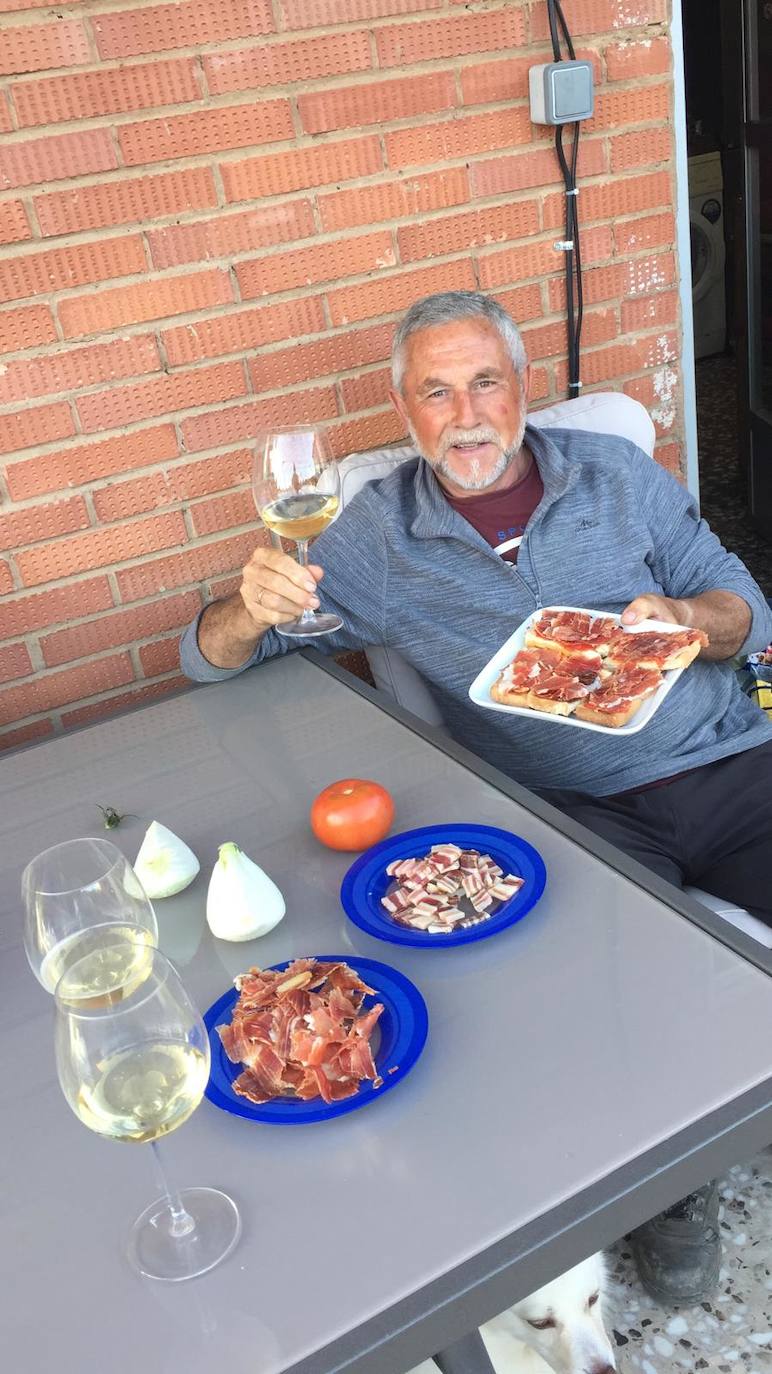 La semana pasada Rincón de Olivedo celebró San Pedro Mártir de Verona. El programa incluyó misa por Facebook, disfraces, gincana, ronda, almuerzo y 'pobre de mí' en los balcones.