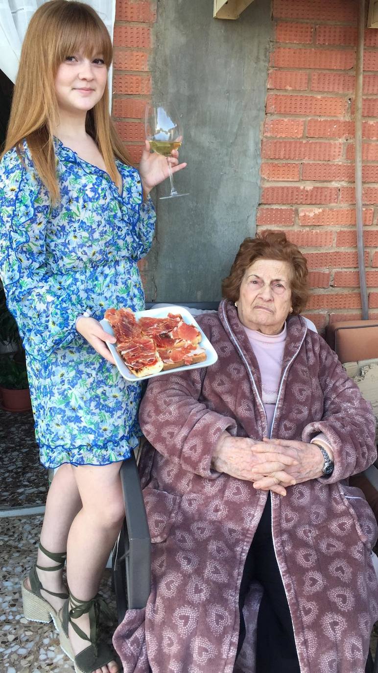 La semana pasada Rincón de Olivedo celebró San Pedro Mártir de Verona. El programa incluyó misa por Facebook, disfraces, gincana, ronda, almuerzo y 'pobre de mí' en los balcones.