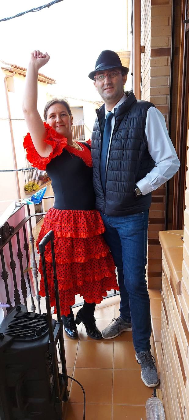 La semana pasada Rincón de Olivedo celebró San Pedro Mártir de Verona. El programa incluyó misa por Facebook, disfraces, gincana, ronda, almuerzo y 'pobre de mí' en los balcones.