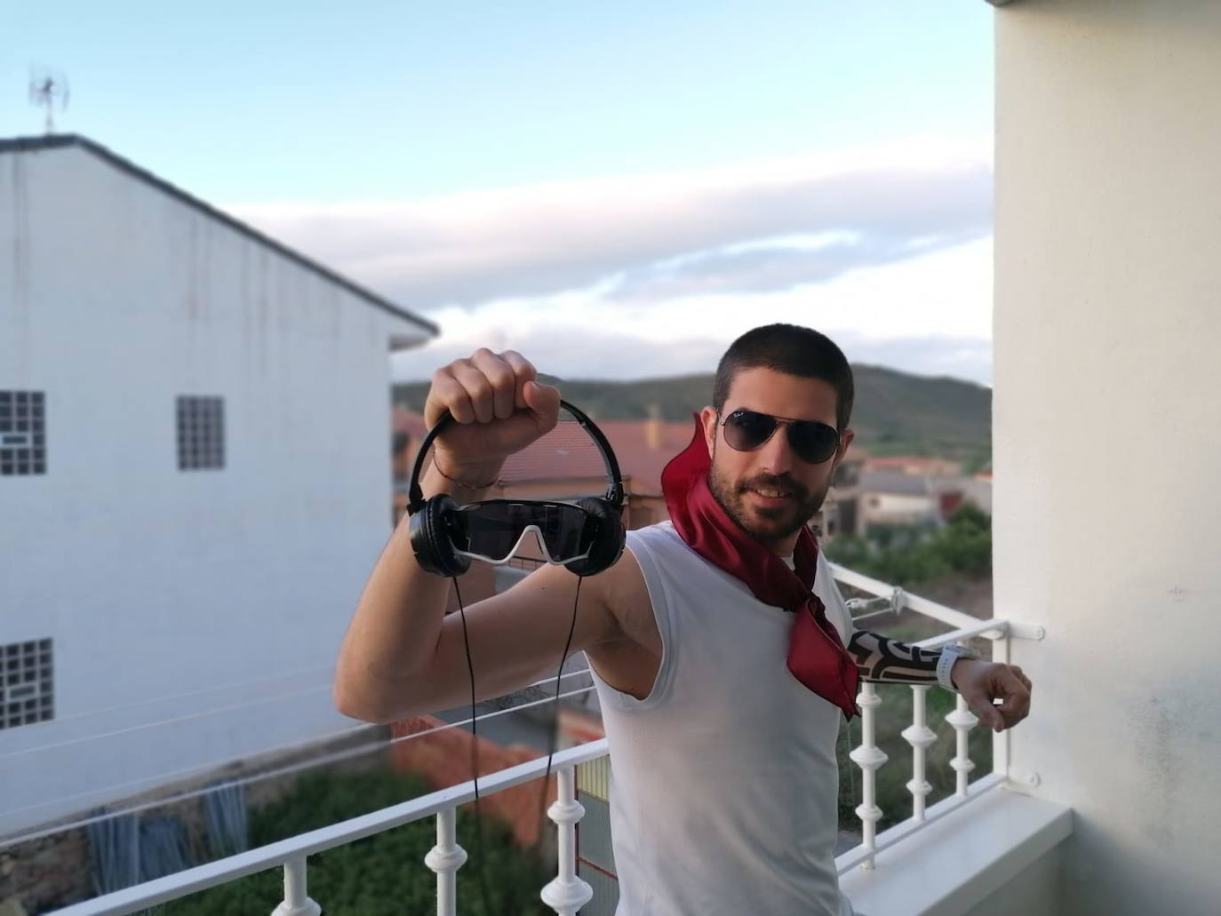 La semana pasada Rincón de Olivedo celebró San Pedro Mártir de Verona. El programa incluyó misa por Facebook, disfraces, gincana, ronda, almuerzo y 'pobre de mí' en los balcones.