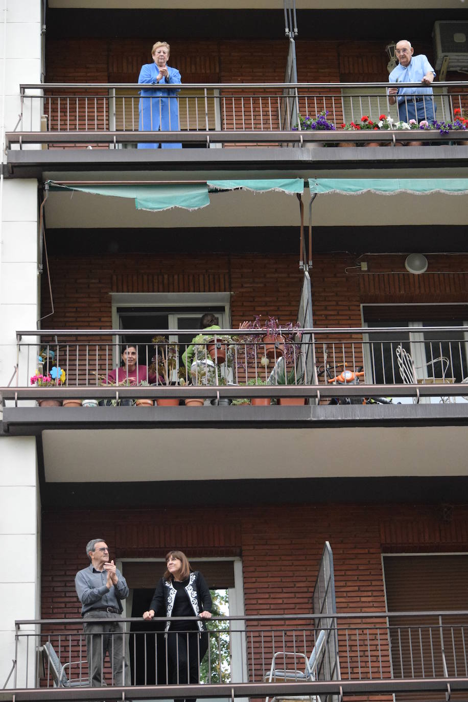 Vecinos de Logroño han vuelto a salir este jueves a sus ventanas y balcones.